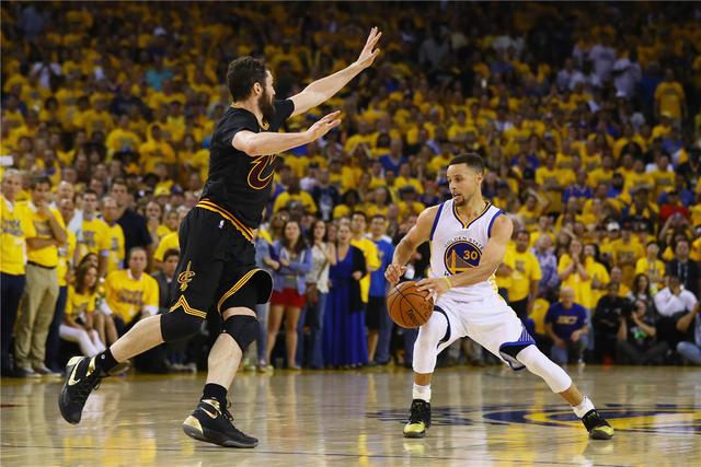 拉塞尔30分詹姆斯21+14 湖人终结鹈鹕4连胜